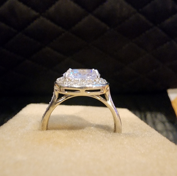 Stunning 6.48 TCW Oval CZ Zirconia Halo Bridal Set in Platinum - Picture 5 of 12